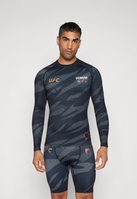 Venum UFC FIGHT WEEK RASHGUARDS - Pikkade varrukatega topp - urban camo