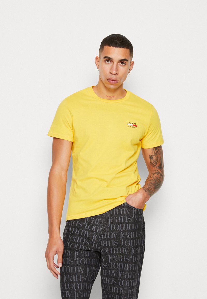 Tommy Jeans - CHEST LOGO TEE - T-shirt basic - warm yellow, Ingrandire