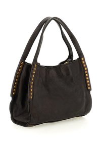 Borsa a mano in pelle marrone scuro con due manici e borchie color oro che decorano le cuciture laterali, esposta su uno sfondo bianco.