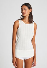 Unselected, 150 off white