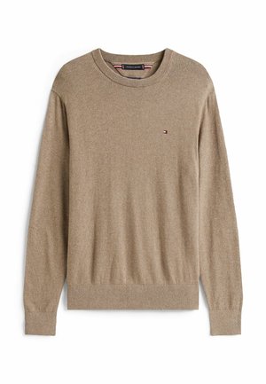 Suéter beige de punto con cuello redondo, mangas largas, puños y dobladillo acanalados. Presenta un pequeño logo en el pecho. Textura suave.