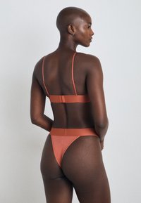 Calvin Klein Underwear STRING TANGA CK ESTABLISHED - Chilot - bruschetta