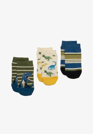 Trei perechi de șosete de gleznă pentru copii: verzi cu dinozaur albastru, crem cu dinozauri colorați și albastre cu dungi galbene și albe.
