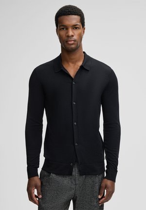 Zwarte langekleding overhemd met knopen en een polo-kraag, gemaakt van gestructureerde stof, met een slim fit en subtiele knoopaccenten.