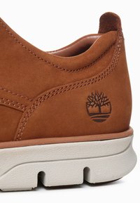 Timberland BRADSTREET OXFORD - Hétköznapi fűzős cipő - saddle