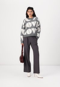 Vero Moda VMLOVE O NECK PULLOVER - Maglione - medium grey melange/birch solid
