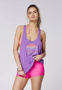 Purple tank top with a circular graphic design and the word "Chiemsee," paired with pink shorts. Material appears lightweight and casual.