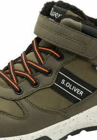 s.Oliver Vysoké tenisky - green comb