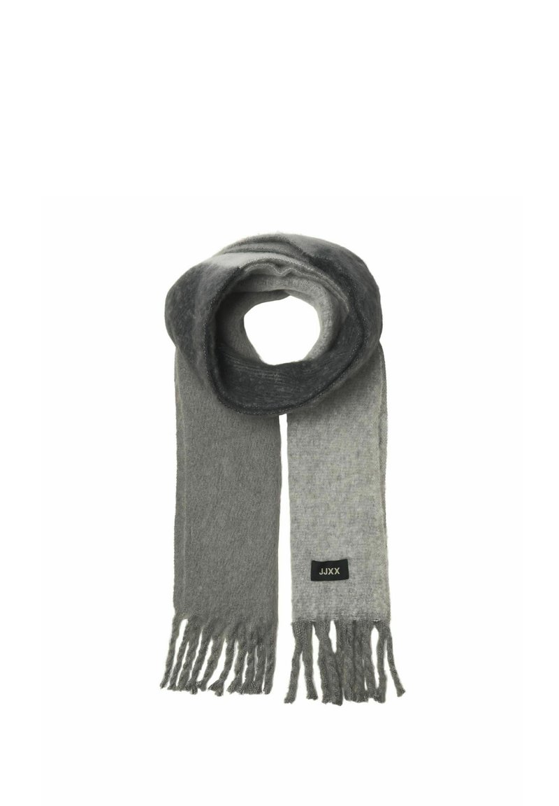 Écharpe grise et gris clair en tissu doux, avec des bordsfrangés et une petite étiquette noire avec du texte blanc.