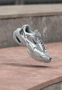 Unausgewählt, metallic silver-coloured