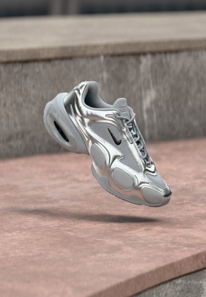 Nike Sportswear, AIR MAX MUSE - Sneakers basse - metallic silver-coloured