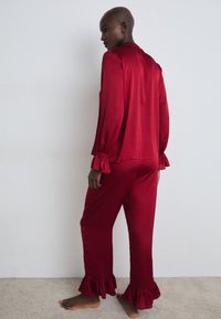 Lindex SET FLOUNCE - Pyžamová sada - red