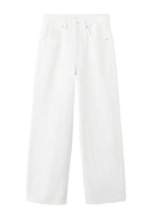 Hvide, højttaljede, vidde bukser i denim med forreste knap, lynlås, bæltestropper og fem-lomme design på en ensfarvet baggrund.