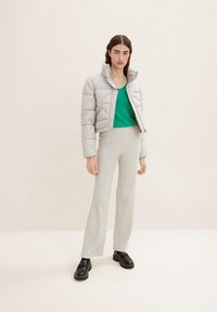 TOM TAILOR BASIC V-NECK - Strickpullover - vivid leaf green