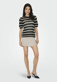 JDY Shorts - chateau gray