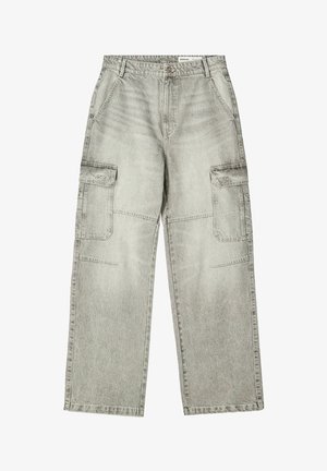 Jasnoszare szerokie dżinsy cargo z przednimi kieszeniami na klapę, kieszeniami bocznymi, szlufkami na pasek oraz zapięciem na guzik w pasie.