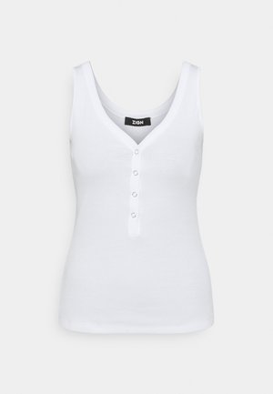 Camiseta sin mangas blanca con canalé, cuello en V y cuatro botones a presión en la parte delantera, marca ZIGN en el interior del cuello.