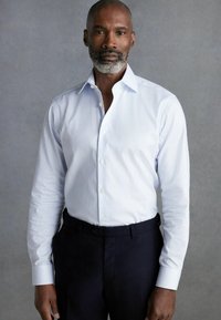 Next REGULAR FIT - SIGNATURE SINGLE CUFF WITH CUTAWAY COLLAR - Chemise classique - white blue stripe