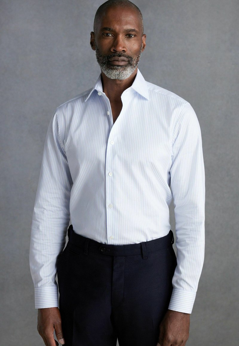 Next REGULAR FIT - SIGNATURE SINGLE CUFF WITH CUTAWAY COLLAR - Chemise classique - white blue stripe