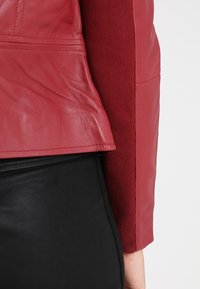 YAS Skinnjacka - red