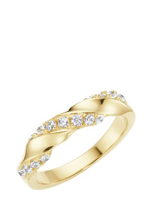 Goldener gedrehter Ring mit kleinen klaren Steinen, die entlang einer Seite gesetzt sind, polierte Oberfläche, glatte Innenseite und abgerundetes Banddesign.