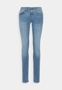 Jeans skinny in denim blu chiaro con cinque tasche, chiusura con zip e design classico. Il tessuto presenta una leggera trama con sfumature sottili.