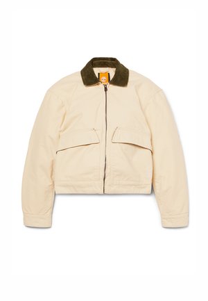 Beige katoenen jack met twee voorzakken, een donkergroene korduroy kraag en een rits over de volle lengte. Kort, iets verkort ontwerp.