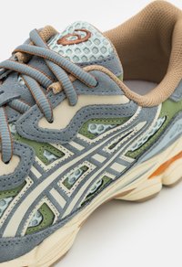 ASICS SportStyle GEL-NYC UNISEX - Sapatilhas - cold moss/dolphin grey