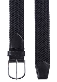 Sort vævet strækbælte med læderdetaljer, forsynet med en rektangulær sølvspænde og afrundede ender, der viser et tekstureret mønster.