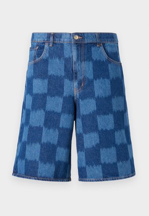 Szorty dżinsowe w kratę w różnych odcieniach niebieskiego, z dwiema przednimi kieszeniami i widocznymi dodatkami szwów.