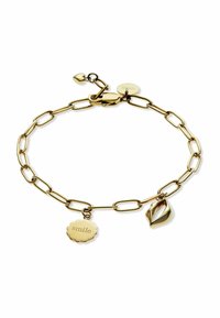 Bracelet chaîne en or avec des maillons allongés, un pendentif circulaire gravé de "sourire" et un pendentif en forme de feuille.