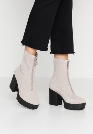 Stivaletti con tacco - taupe