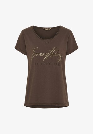 Brun kortærmet t-shirt med v-hals, prydet med metallic nitter tekst, der siger "Alt ER MULIGT" i en håndskrevet stil.