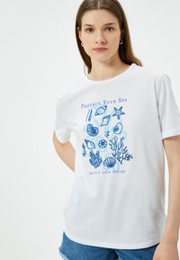 Koton - T-shirt z nadrukiem