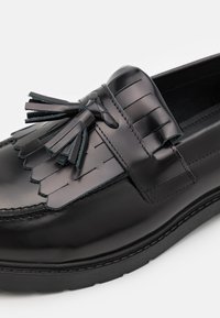 Selected Homme SLHTIM LEATHER KILTIE LOAFER - Mokasīni - black