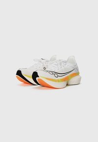 Saucony ENDORPHIN ELITE 2 UNISEX - Road running shoes - white/peel