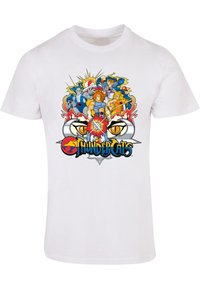 Balta kokvilnas T-krekls ar krāsainu ThunderCats varoņu grafiku, izceltiem kontūriem un ugunīgiem akcentiem zem logo.