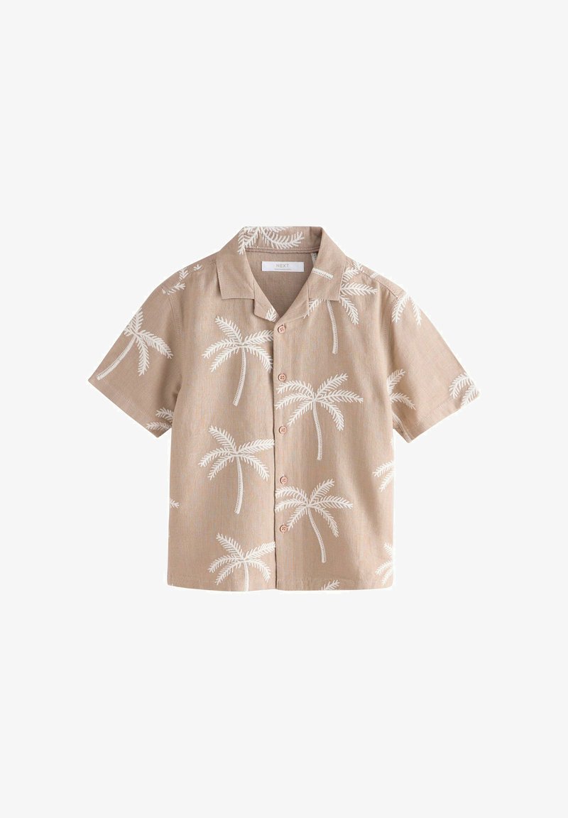 Camisa beige de manga corta con botones, estampado de palmeras blancas y cuello abierto.
