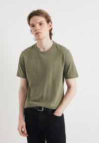 BOSS TEGOOD - Basic póló - open green