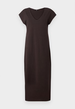 Braunes Baumwollkleid mit V-Ausschnitt, kurzen Ärmeln, lockerer Passform und knielangem Design. Glatte Textur mit seitlichen Schlitzen für mehr Bewegungsfreiheit.