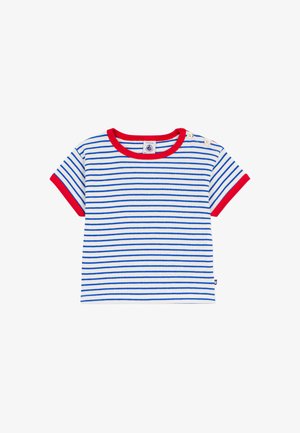 T-shirt rayé à manches courtes en blanc, bleu marine et rouge. Comprend une texture côtelée, un col rond et deux boutons sur l'épaule.
