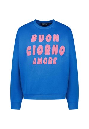 Blauwe sweatshirt met roze, pluizige tekst die "BUON GIORNO AMORE" leest. Ronde hals en geribde manchetten, met een relaxed fit ontwerp.