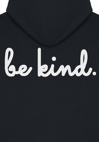 Felpa con cappuccio in tessuto nero con scritta bianca ricamata "be kind." sul retro, dal tocco morbido e dalla vestibilità comoda.