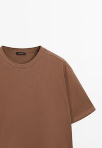 Massimo Dutti OVERSIZE WITH SEAM DETAIL - Jednoduché tričko - brown