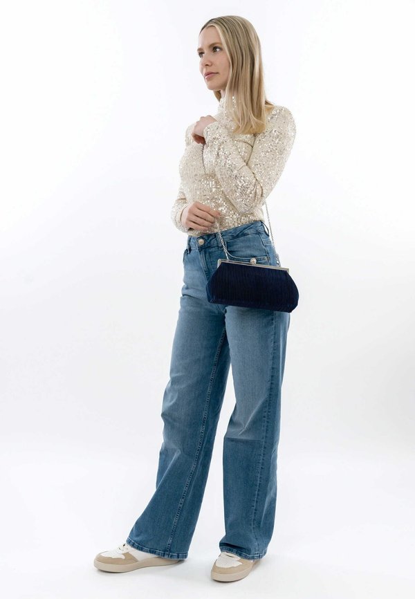 AMALIA BALL - Clutch