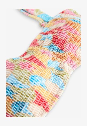 Kleurrijke, smock top van stof met een levendig patchworkpatroon in roze, blauw, groen en geel. Bevat verstelbare bandjes voor een goede pasvorm.