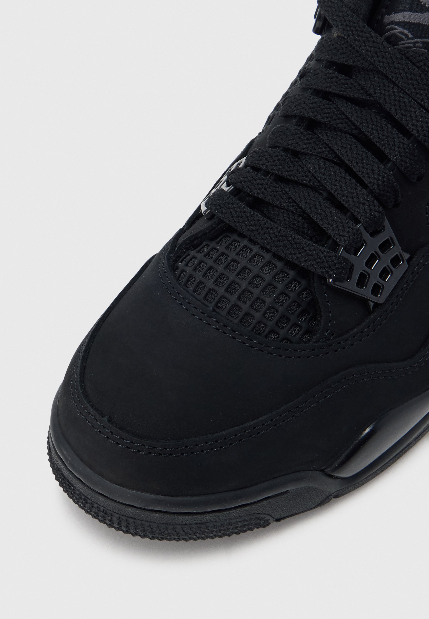 jordan retro 4black