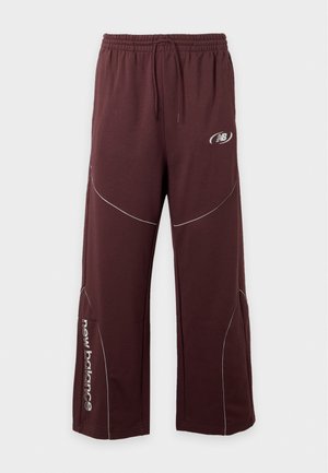 New Balance, TRACKSIDE PANT - Долнище на анцуг - cherry leather