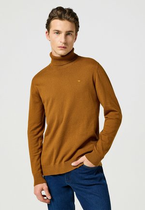 Brązowy sweter z golfem wykonany z miękkiego materiału, z prążkowanym kołnierzem i mankietami, dopasowany krój, z dyskretnym logo na piersi.