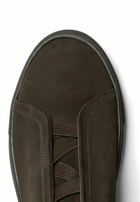 Braune Wildledersneaker mit runder Spitze, strukturiertem Obermaterial und elastischen Schnürsenkeln. Verfügt über eine Gummisohle und gestickte Akzente an den Seiten.
